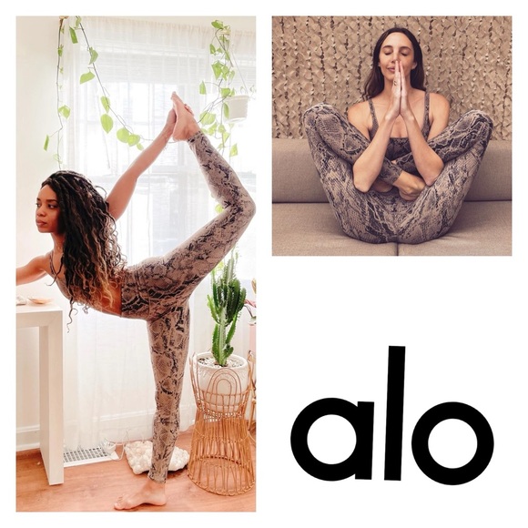 ALO Yoga Pants - NWOT Alo Yoga Vapor Snakeskin leggings